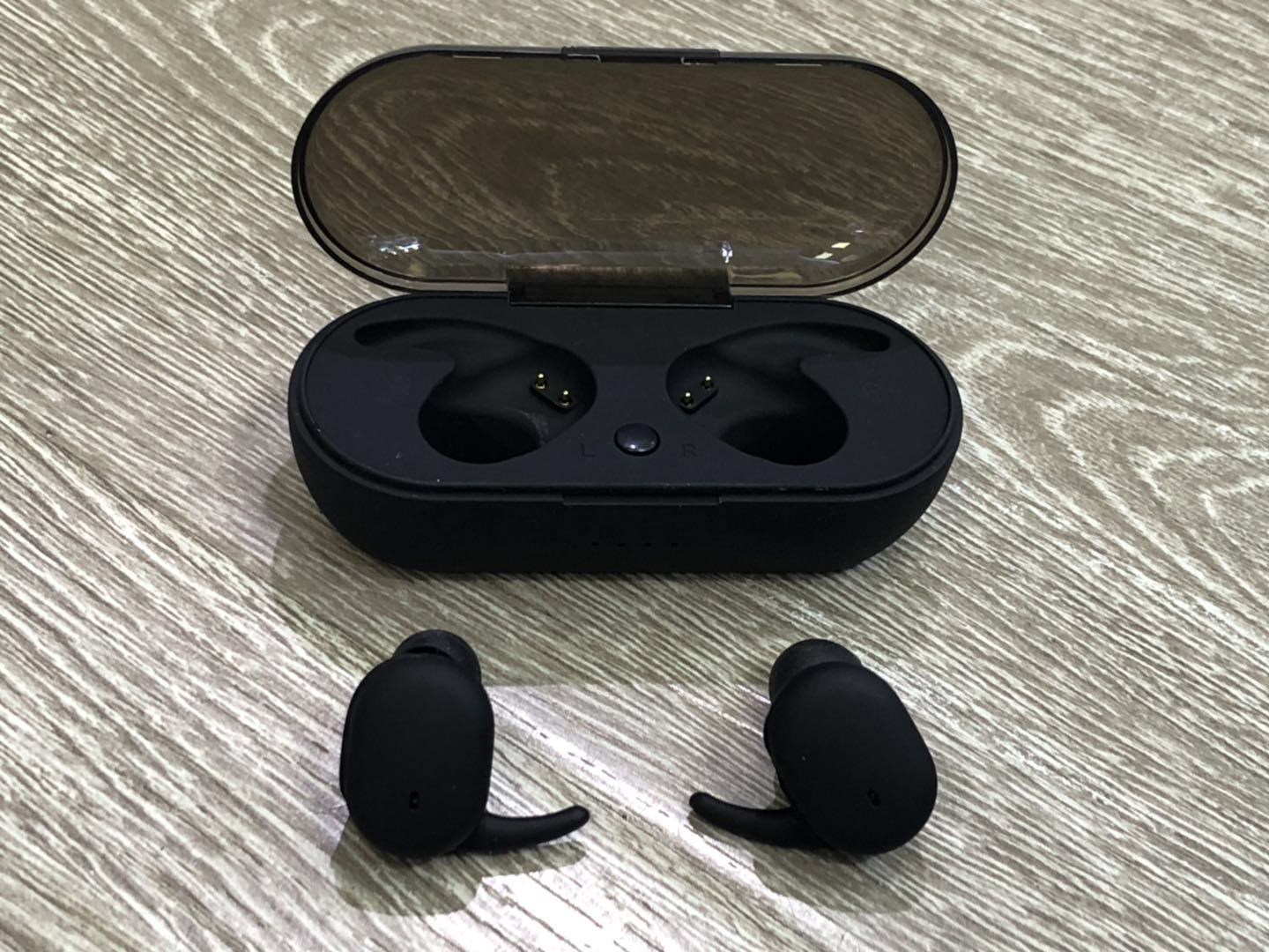 TWS bluetooth earbuds