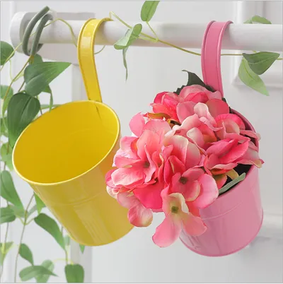 High Quality Steel Hanging Flower Pot for Beautiful Gardens