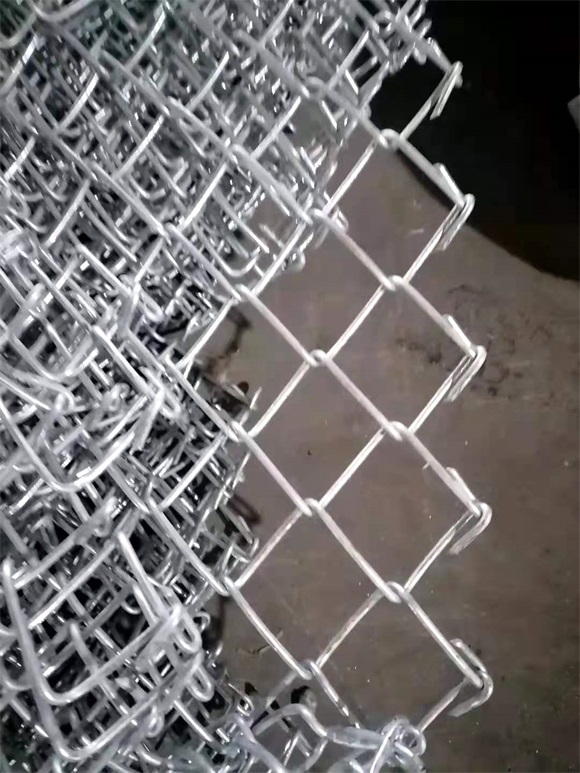 Hot Dipped Galvanized Chain Link Fence2