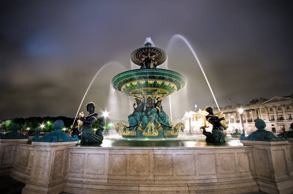 sculpture fountain