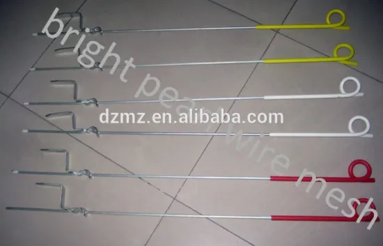 Tread in pigtail fencing post for farm electric fence