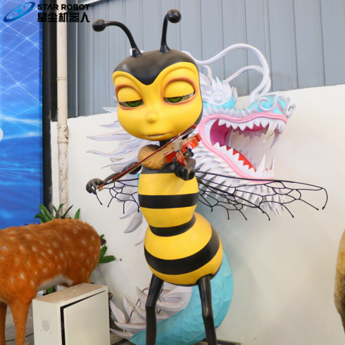 Bee Animatronic Play the Violin Performance