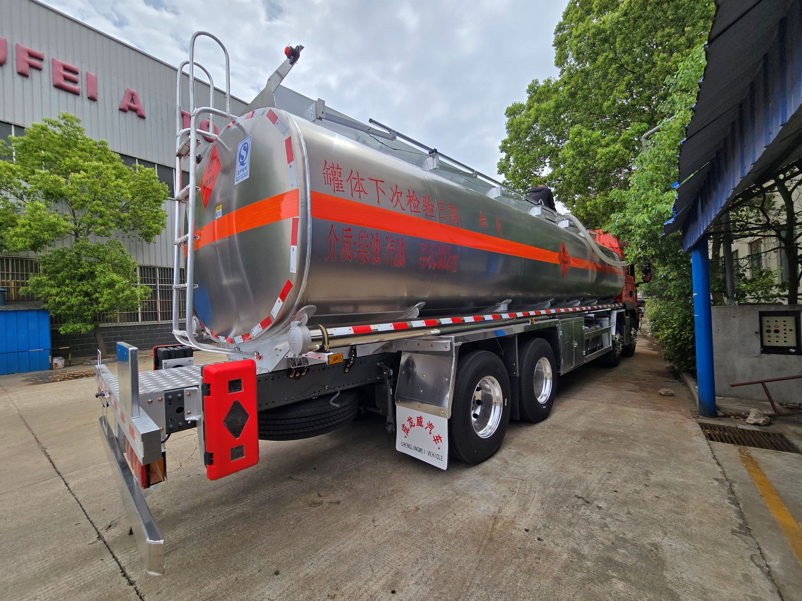 Howo GSS 8x4 oil tanker truck