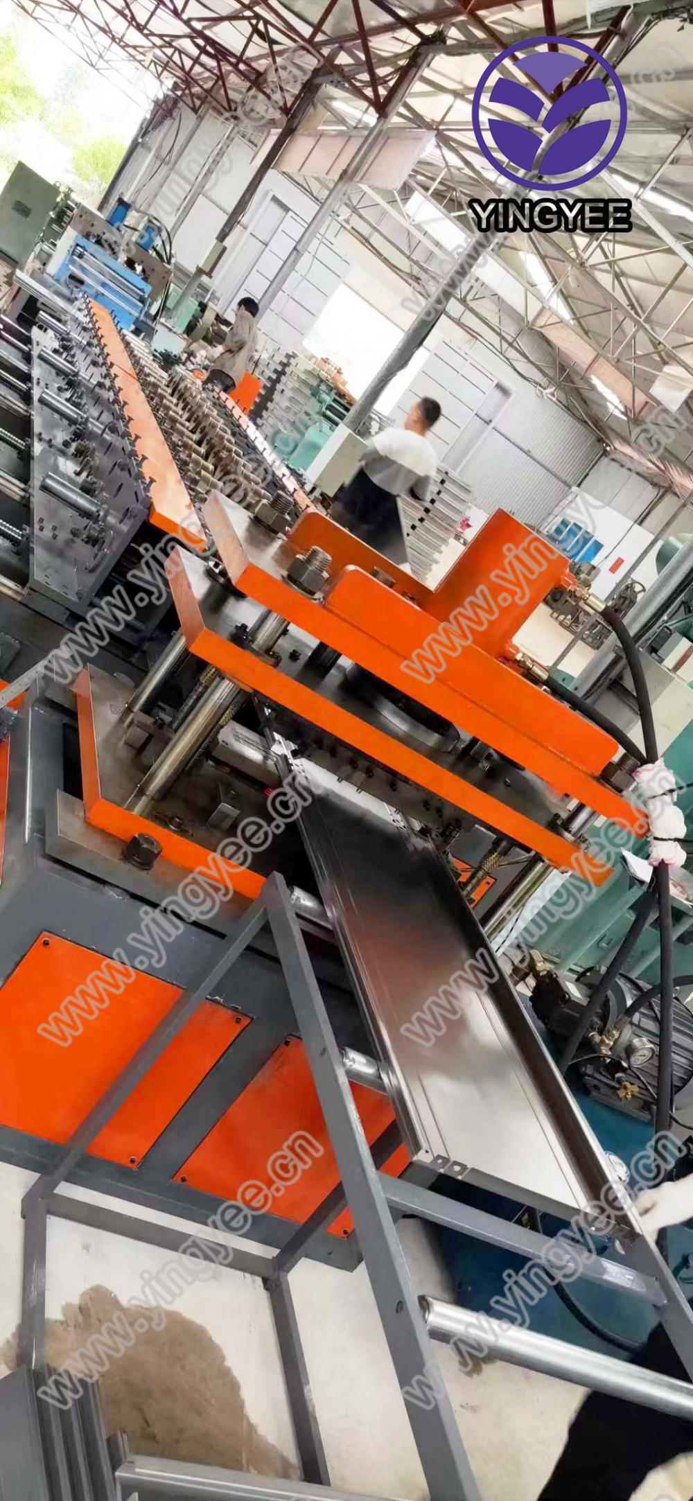 Supermarket storage shelf roll forming machine