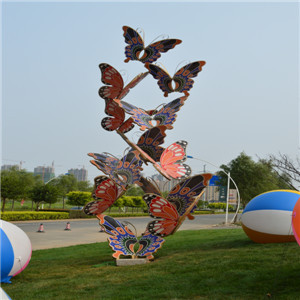 simulazione in acciaio inox scultura animale-farfalla