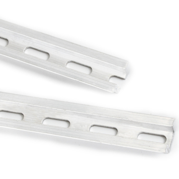 Hochwertige CHFRPU -DIN -Schiene 15 mm breit 5,5 mm Hochaluminium 1 m langes M4 -Loch