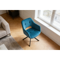 Sillón moderno de tela azul con marco de hierro resistente