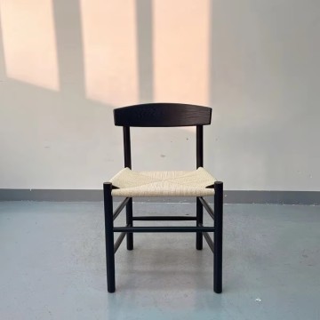 Silla de comedor de ratán con respaldo cuadrado moderno
