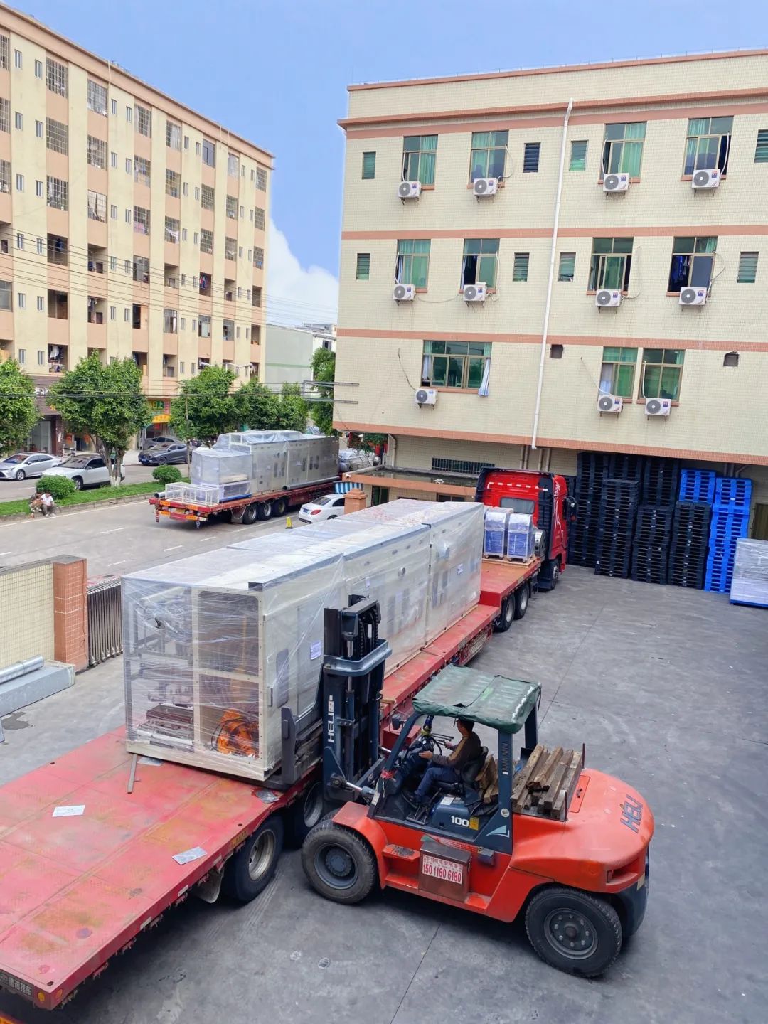 Zhongrou Holdings creates disruptive innovation with ultra-fine denier seamless waist pull-up pants（2）