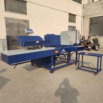 Auto wiper bagging Baler