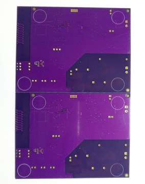 Tablero de circuito impreso púrpura