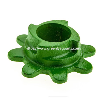 A36735 Chain gathering right hand sprocket for cornheader