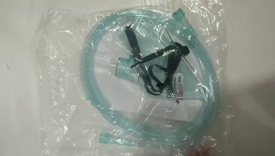 Adjustable Oxygen Therapy Mask with Tube and Plastic Strap
