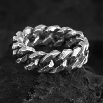 Ręcznie wykonany srebrny pierścień „rzeźbiony łańcuch”