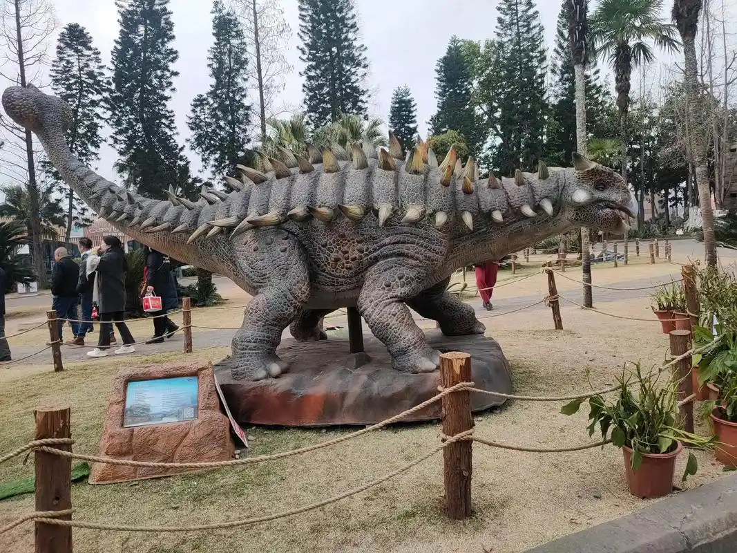 ankylosaurus statue