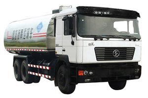 CHINA SINOTRUCK white watering cart