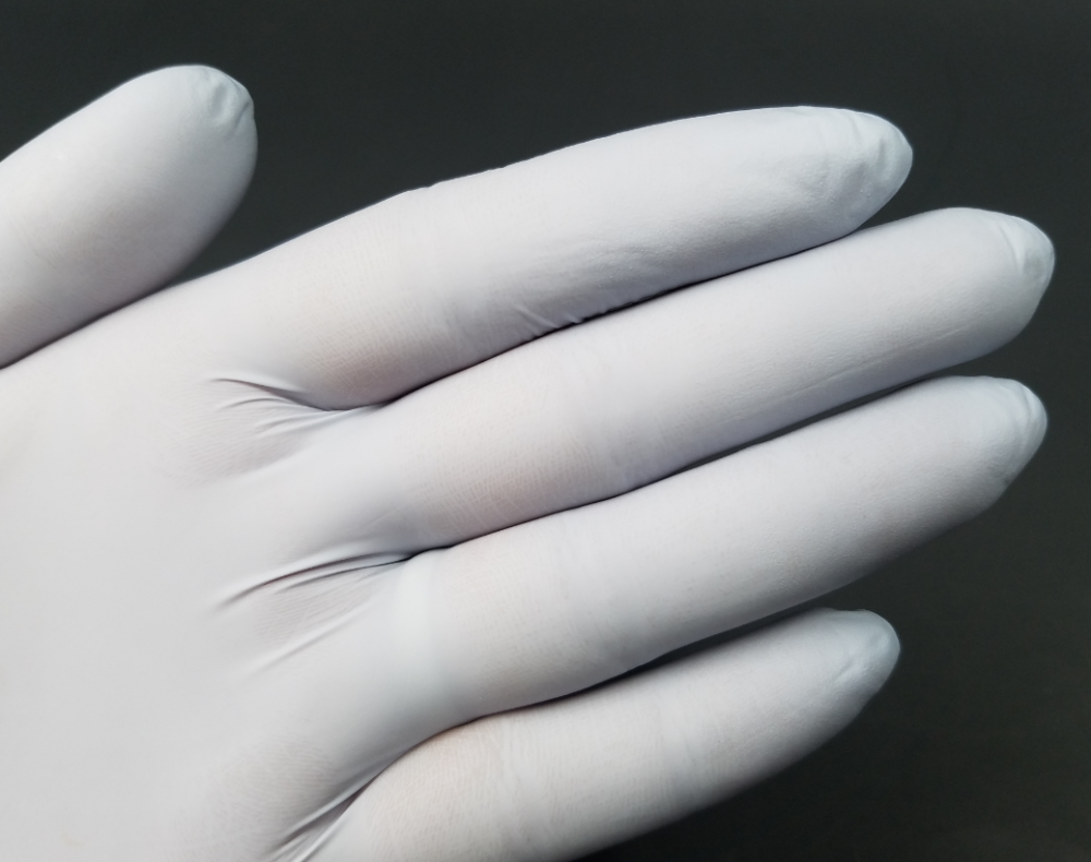 Koloidní ovesné vločky potažené nitrilní rukavice