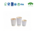 Vaso de papel de pared ondulado con textura ecológica
