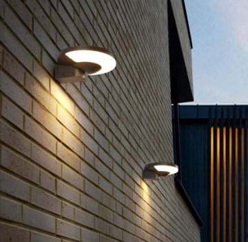 Outdoor Garden Wall Light: New Design Solar-Powered Illumination