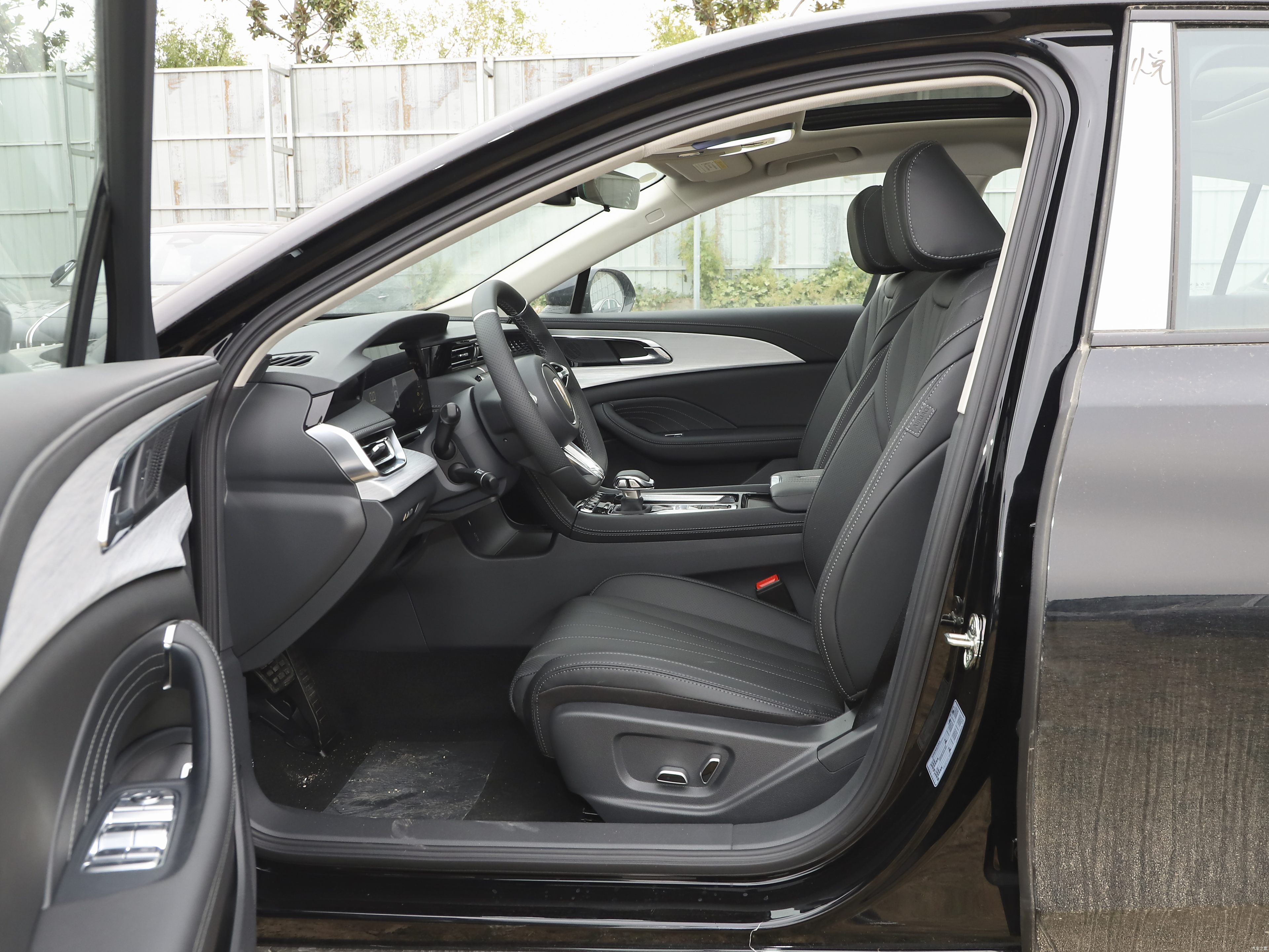 HONGQI H5 Gasoline Luxury Sedan Car