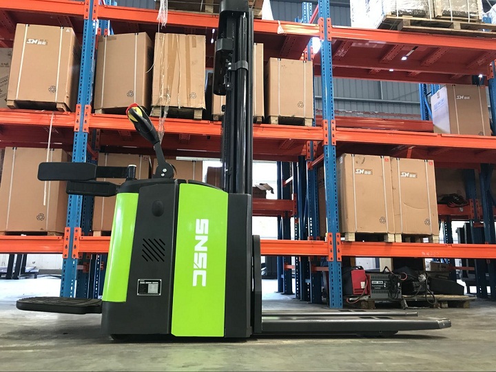 1.5 Ton Electric Stacker