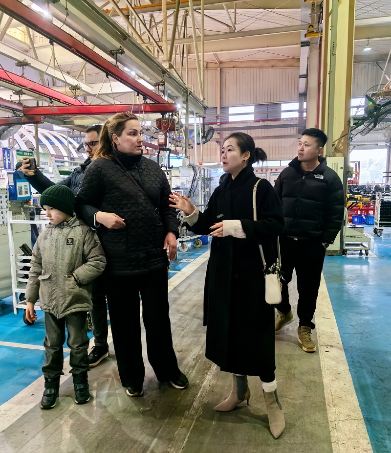 Russian customers Mr. Malko & Mrs. Irina visited Xin Yao New Energy to explore new opportunities for cooperation with Qingling Isuzu