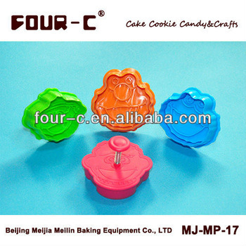 Plastic animal shaped plunger cookie cutters,cartoon pastry cutters