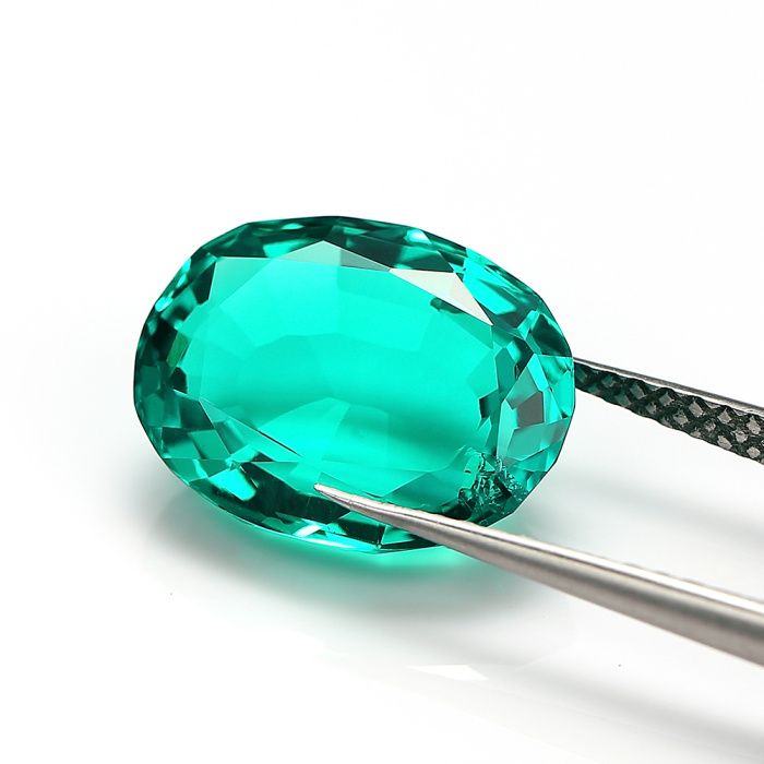 Bijoux floraux avec émeraude colombienne taille ovale 15x20