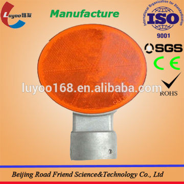 Reflective round road delineator for traffic sign