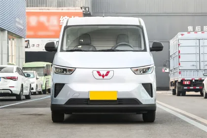 China Factory Supply: Wuling Automobile Wuling Yangguang 2024 Used Cars for Sale