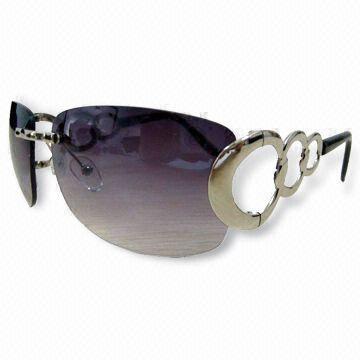 Fashionable kacamata hitam dengan logam-ring candi, tersedia dalam berbagai warna