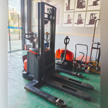 Toyota Electric Pallet Truck Stacker