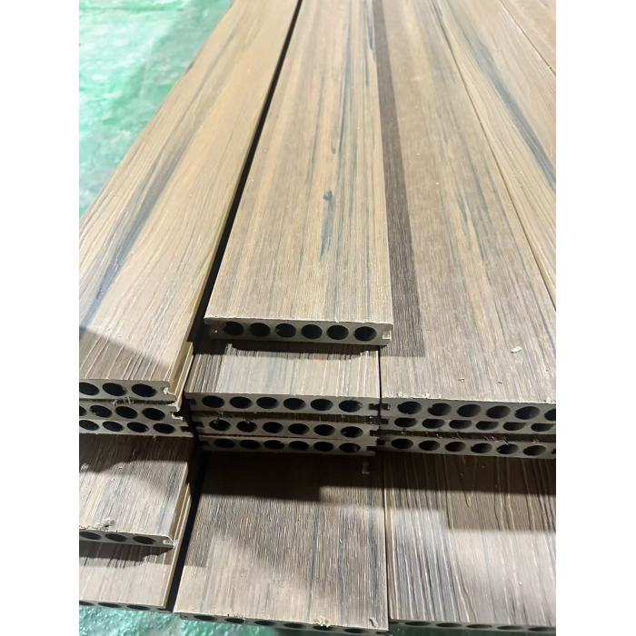 Decking Luaran WPC Kalis Noda untuk Penggunaan Halaman Komuniti Antarabangsa