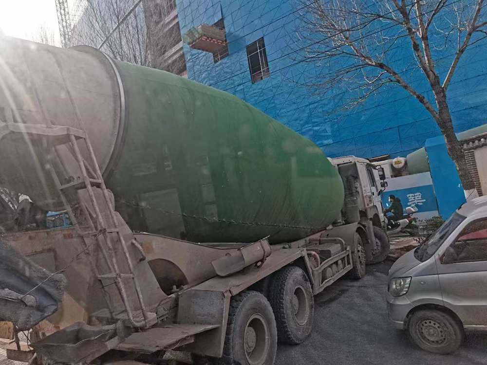 Cold And Warm Cement Mixer Truck Tank Coat