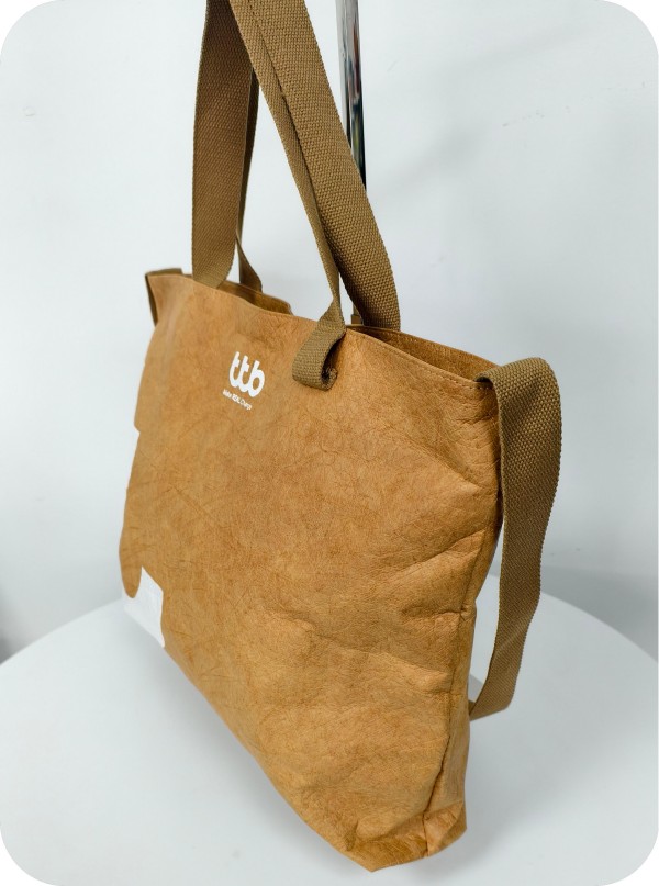 Simple and fashionable DuPont paper handbag