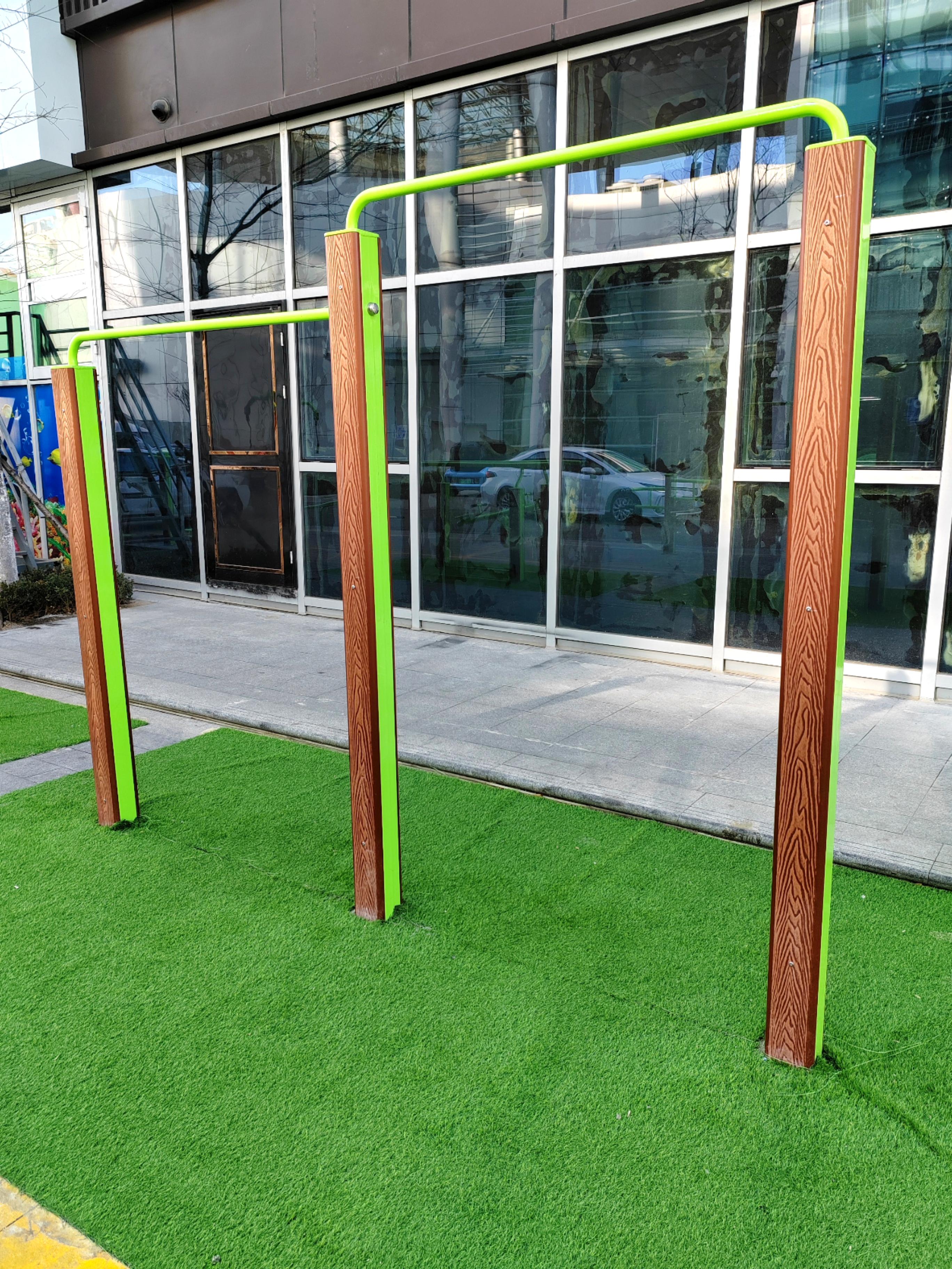 Outdoor fitness equipment