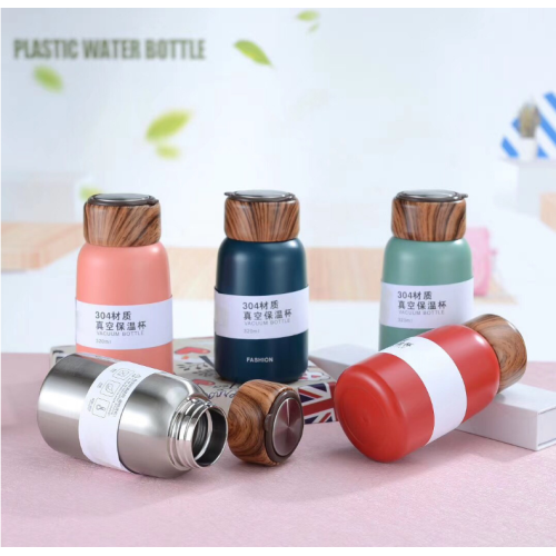 Small capacity portable vacuum flask with wood lid