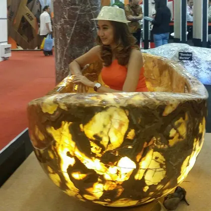 Luxury Natural Marble Stone Free Standing Bathtub with Backlit Onyx