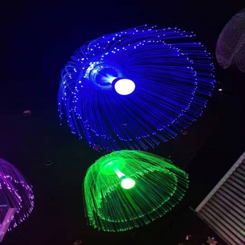 Illuminazione di meduse in fibra ottica fai da te per la decorazione