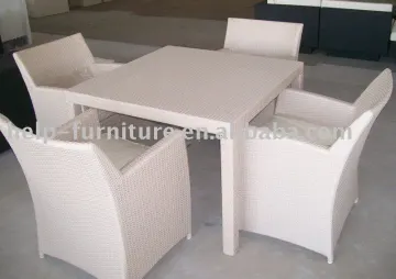 Rattan Dinning Table and Chair Set