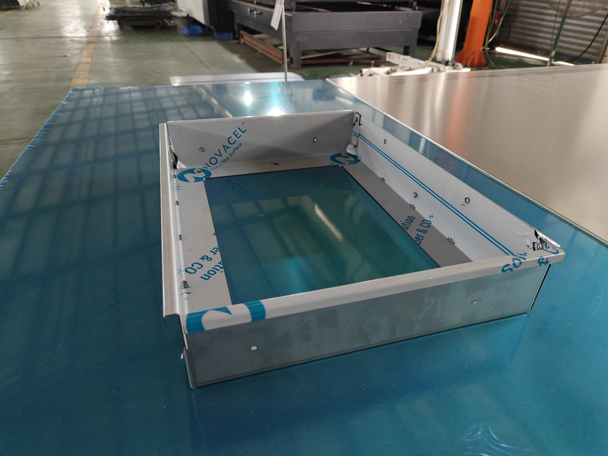 Gavetas de chapas de precisão para racks de servidores