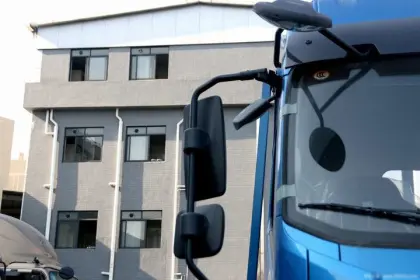 FAW 6wheels light cargo truck 102HP