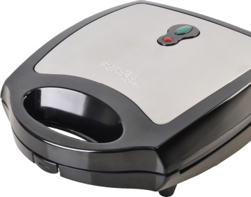 227241 4-Slice Adjustable Sandwich Maker with Reversible Triangle, Waffle, and Grill Plates