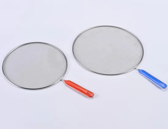 Splatter Screen with Plastic Handle