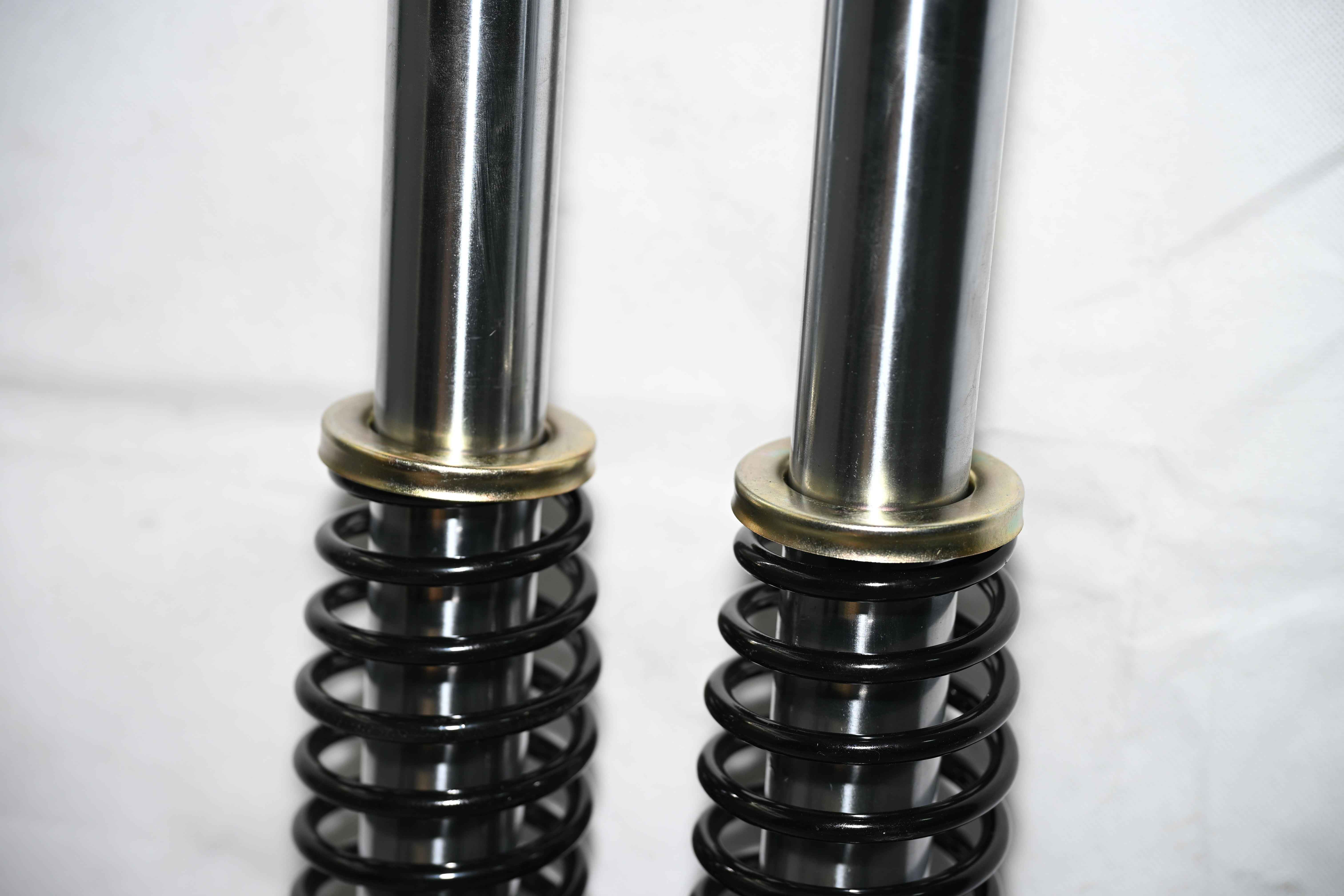 External spring tip shock absorber