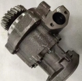 Komatsu D85 Buldozer części zamienne pompa wodna 6711-62-1102