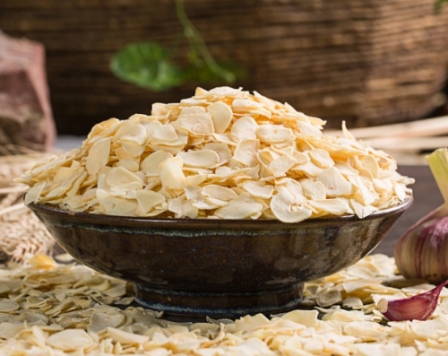 A Grade dried garlic flakes