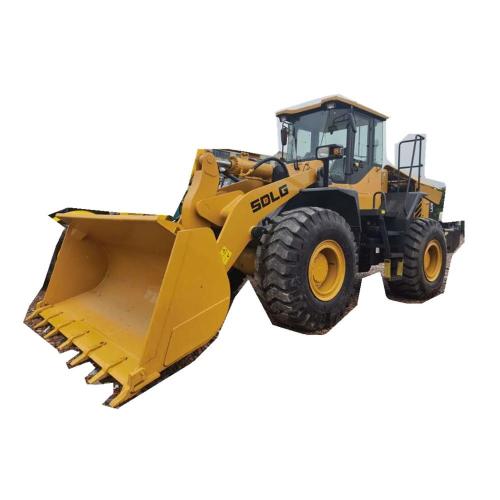 4 wheel drive tractor with front loader LG956