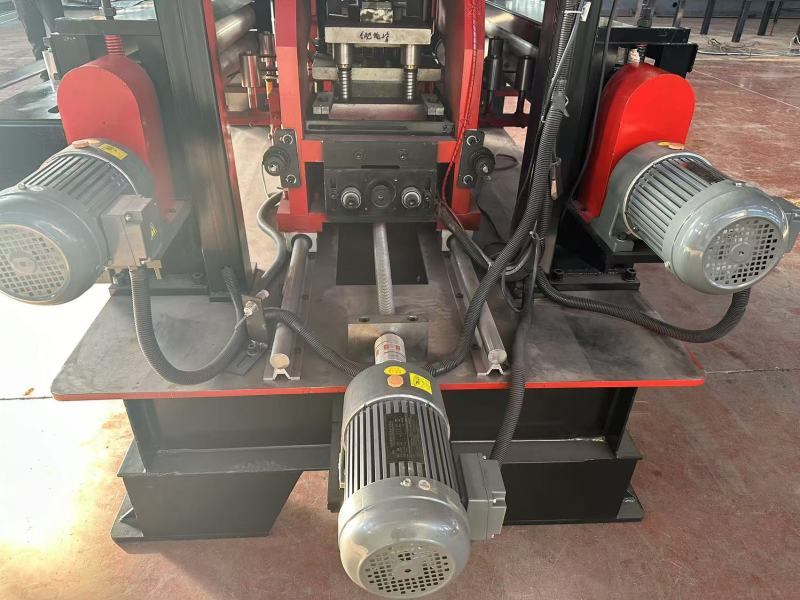 A flat bridge punching machine