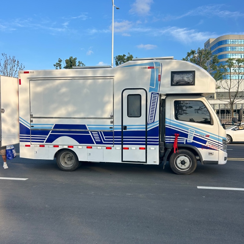 Smash Burger Camper Food Truck With Sleeping Quarters, Mobile Food Truck With Bed, American Street Food Catering
